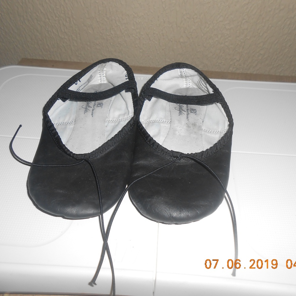 BALLET SLIPPERS